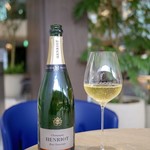 KASHIYAMA DAIKANYAMA CAFE  - ■HENRIOT BRUT SOUVERAIN グラス 800円