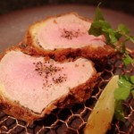 とんかつ マンジェ - 特ヒレ✨
      トリュフ塩と大吟醸の相性は抜群！
      この特ヒレも間違いなく合います(*´罒`*)