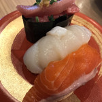 Sushi Edo - 豪華3点盛りセット。生サーモン、ホタテ、本マグロ