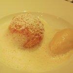 レストラン カーウントカー - 林檎とレーズンのクヌーデル