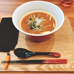 麺キュイジーヌ 麻布邸 - 牛すじ薬膳カレーうどん