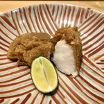 銀座 しのはら - 虎河豚の白子のフライ 車麩の衣 塩と酢橘 白味噌ベースのソースで