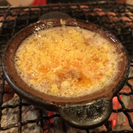 しちりん - にんにくオイル焼を食べ終えたらたら生卵を流し込みます