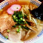 屋台餃子 一鉄 - しょうゆラーメン　\400　驚くほどの安さではない