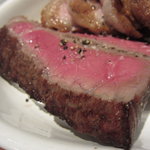 ラ・ブーシェリー・デュ・ブッパ - ヒグマ、キジ、猪豚、牛の炭火焼グリル1