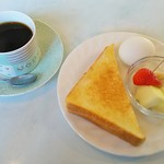 珈亜夢 - コーヒー（350円）、モーニング（バタートースト、ゆで卵、フルーツ）