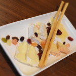 ワインバー バッカス - チーズ３種盛合せ（７００円）２０１９年３月