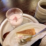 食彩 あさ乃 - 桜の杏仁豆腐とチーズケーキ