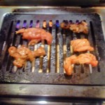 高麗館 - 右が牛スジ、左がカシワ。プルプルで美味そう～