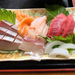 魚屋の寿司　東信 - ブリ・タイ・イカ・マグロ・甘えび・サーモン　盛りだくさんな内容♬