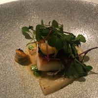 SCALAE - ヒラスズキとムール貝 ボタンエビを添えて サフラン風味のクリームソース