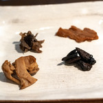 飛騨季節料理 肴 - 2019.2 シャカシメジ（センボンシメジ）、香茸、黒舞茸、エゾハリタケ