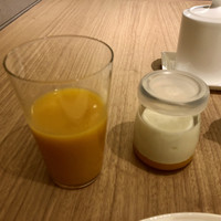 SCALAE - オレンジジュースとギリシャヨーグルト