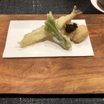 津の守坂 小柴 - 白魚、コシアブラ、ホタテのキャビア乗せ