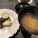 津の守坂 小柴 - 香の物、赤だし