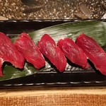 北海道 海鮮居酒屋 魚人  - お友達特典の本マグロのお寿司。二人分