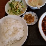 Rakushokubou - 麻婆豆腐定食の左側