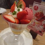Afutanunthi tiiruumu - 期間限定「苺×2倍！苺とマスカルポーネのパフェ 」
                (2019.4月)