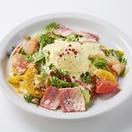 ベーコンとフルーツのエッグベネディクトパンケーキ