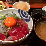 めしの助 - 生しらすとまぐろユッケ丼(大)