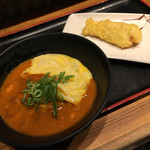 本場さぬきうどん 親父の製麺所 - 熱玉カルボスパイシーカレーうどん（650円）
            鶏天（150円）