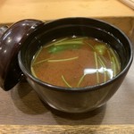 鮨屋とんぼ - 赤出しつき