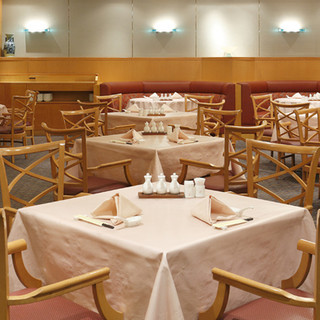 An elegant space that combines the beauty of good old Chinese style with a modern atmosphere.