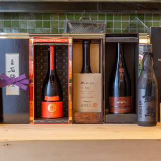 全国各地の有名銘柄が揃う日本酒・焼酎、ワインも充実の品揃え