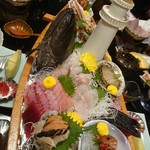 旅館 八光 - 迫力のクエが入った船盛り