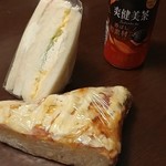 マザーエイラク - パンとサンドイッチです