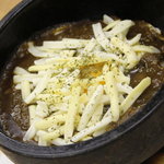 チャミのカレー - 最後まで熱々で食べれる[石焼きカレー]です。おこげも絶品です。