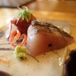 白金台こばやし - メジマグロのヅケと寒鰆の藁焼き