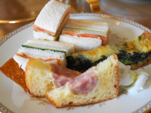 ロビーラウンジ フォンテーヌ（Fontaine） - 泉中央（カフェ）の写真