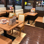 ココス - 平日の夜はがらんとしてちょっと寂しい