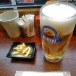 駅の串揚げ家 - 生ビール，お通し