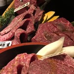 あか牛焼肉専門 和牛一頭流 肉萬 - 