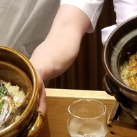 祇園 にし - ⑭鰻(愛知県一色・養殖)と千切り牛蒡の釜飯
                    全て雄で生まれ産卵直前に半数が雄→雌に性転換、養殖は全て雄
                    
                    ⑮天然真鯛(兵庫県明石産)と筍の釜飯
                    オデコが厳ついお顔は雄の真鯛
                    産卵期は雄の方が美味しい♪