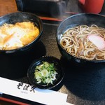 そば処　そば久 - 「かつ丼セット」（温かいお蕎麦）。