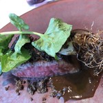 プレヴナンス - 常陸牛トモサンカクのステーキと根も食べられるネギ