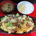 鉄板焼肉 大当り 本店 - ランチサービス 880円(税込)
                                ※焼肉1人前、めし(中飯まで無料)、味噌汁