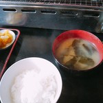 焼肉 ゆみちゃん - ご飯 味噌汁