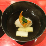 銀座 しのはら - ホワイトアスパラと毛ガニのしんじょと特製ばちこのお椀