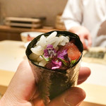 銀座 しのはら - 鮪中落ちとべったら漬の海苔巻