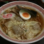 ラーメン大至 - ワンタンメン 730円