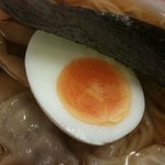 ラーメン大至 - ワンタンメン　たまごのアップ