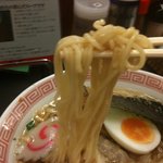 ラーメン大至 - ワンタンメン　麺のアップ（浅草開花楼の傾奇者使用とのこと）