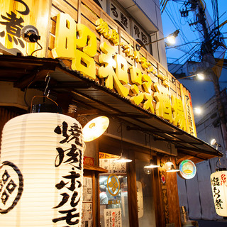 3 minutes walk from Namba Station on each line! The golden shining signboard is a landmark ☆