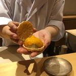 銀座 しのはら - フォアグラマンゴー最中