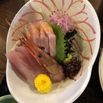菰山亭 - 刺身3種盛り サーモン、マグロ、有頭エビ。