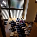 和牛焼肉と新鮮ホルモン MIYAKO - 玄関　とにかく家